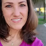 Juliana May manicure e pedicure no Salão Haidi Breunig em Nova Petrópolis